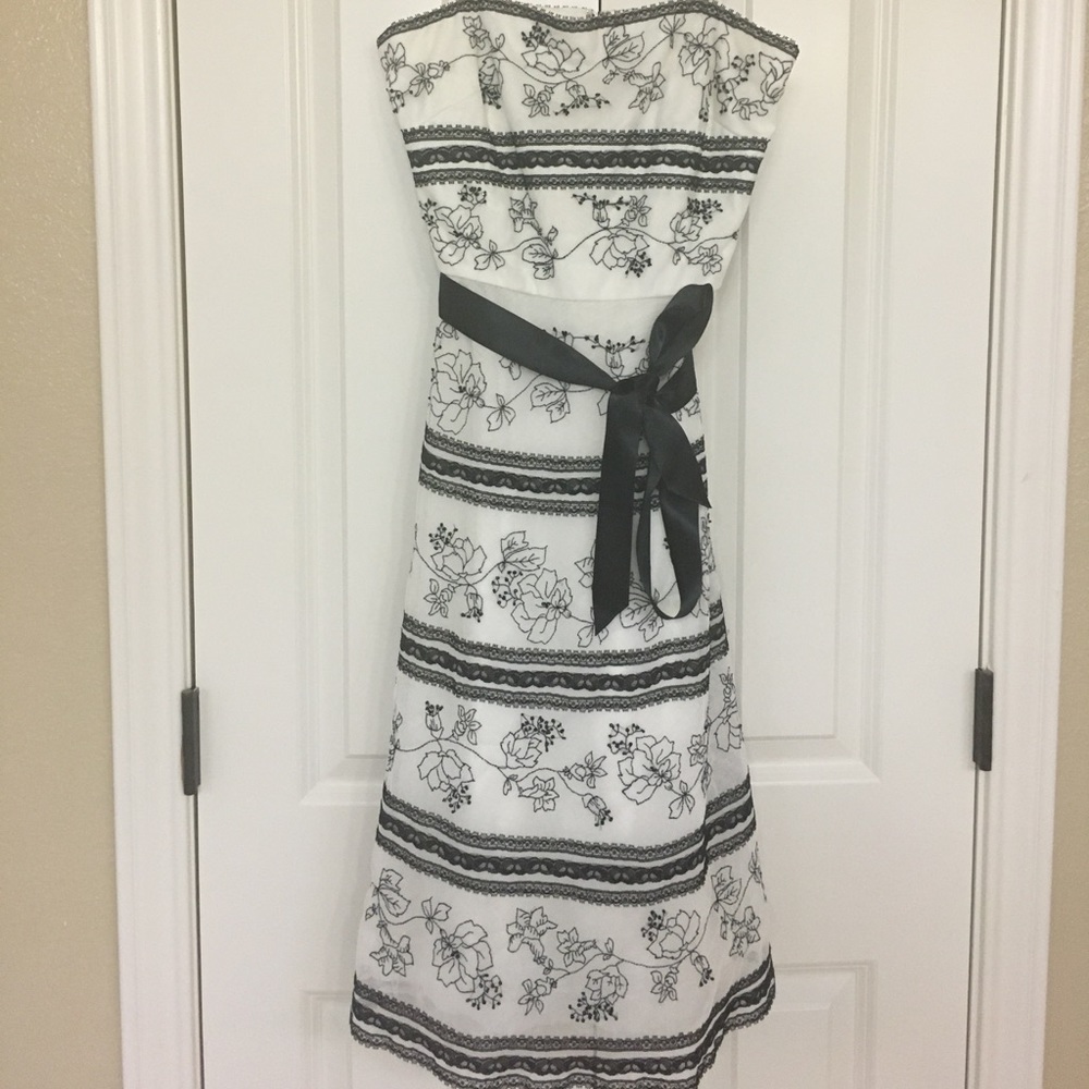 BCBGMAXAZRIA Lace Strapless Cocktail Dress Size 2
